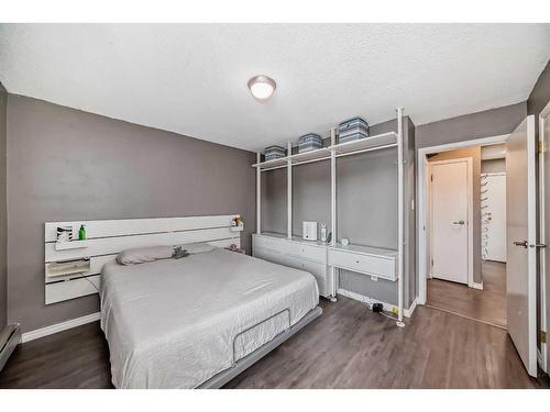 208-1330 15 Avenue Sw, Calgary, AB - Indoor Photo Showing Bedroom