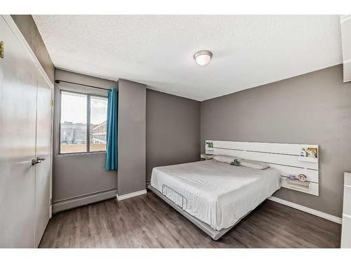 208-1330 15 Avenue Sw, Calgary, AB - Indoor Photo Showing Bedroom