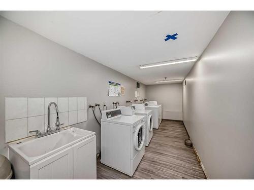 208-1330 15 Avenue Sw, Calgary, AB - Indoor Photo Showing Laundry Room