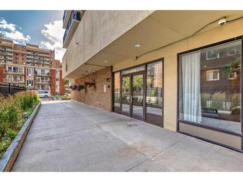 208-1330 15 Avenue Sw, Calgary, AB - Outdoor