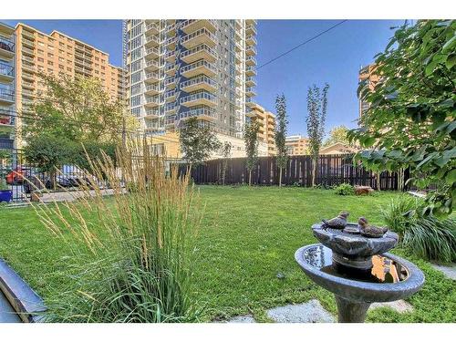 208-1330 15 Avenue Sw, Calgary, AB - Outdoor