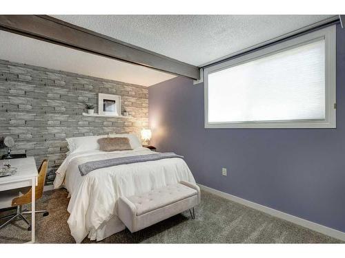 86A Queen Alexandra Close Se, Calgary, AB - Indoor Photo Showing Bedroom