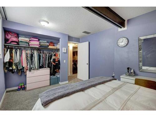 86A Queen Alexandra Close Se, Calgary, AB - Indoor Photo Showing Bedroom