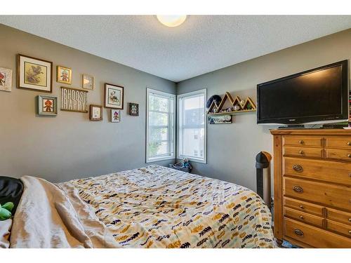 137 Bridlewood Lane Sw, Calgary, AB - Indoor Photo Showing Bedroom