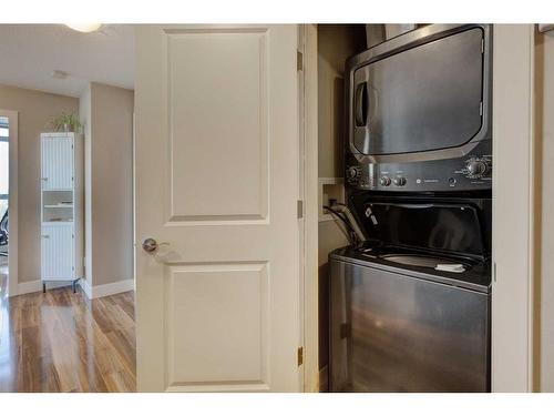 1006-77 Spruce Place Sw, Calgary, AB - Indoor Photo Showing Laundry Room