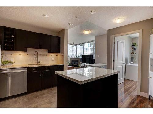 1006-77 Spruce Place Sw, Calgary, AB - Indoor Photo Showing Kitchen With Upgraded Kitchen