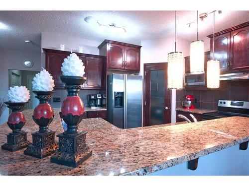 118 Everglen Crescent Sw, Calgary, AB - Indoor Photo Showing Kitchen With Upgraded Kitchen