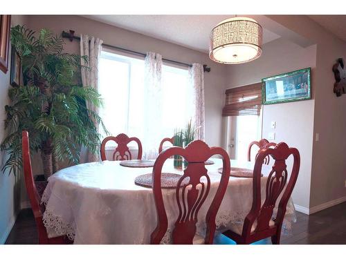 118 Everglen Crescent Sw, Calgary, AB - Indoor Photo Showing Dining Room