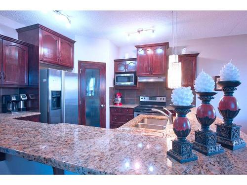 118 Everglen Crescent Sw, Calgary, AB - Indoor Photo Showing Kitchen With Double Sink