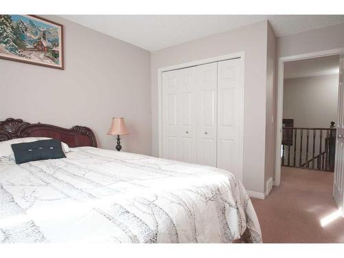 118 Everglen Crescent Sw, Calgary, AB - Indoor Photo Showing Bedroom