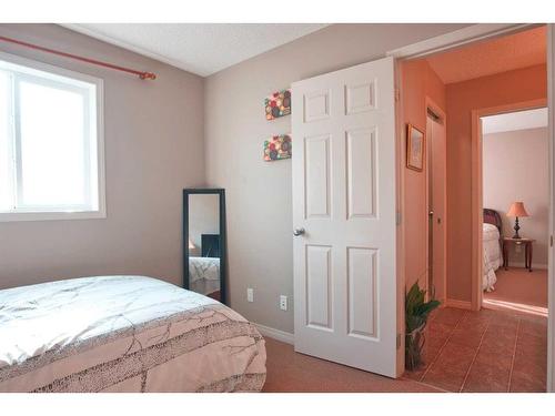 118 Everglen Crescent Sw, Calgary, AB - Indoor Photo Showing Bedroom