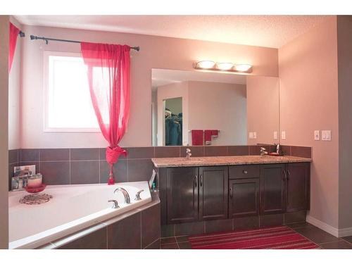 118 Everglen Crescent Sw, Calgary, AB - Indoor Photo Showing Bathroom