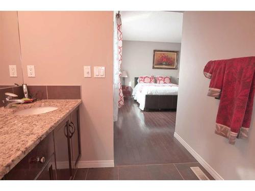 118 Everglen Crescent Sw, Calgary, AB - Indoor Photo Showing Bathroom