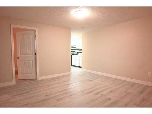 118 Everglen Crescent Sw, Calgary, AB - Indoor Photo Showing Other Room