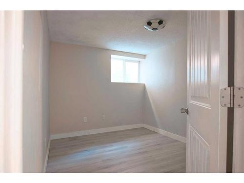 118 Everglen Crescent Sw, Calgary, AB - Indoor Photo Showing Other Room