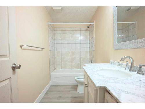 118 Everglen Crescent Sw, Calgary, AB - Indoor Photo Showing Bathroom