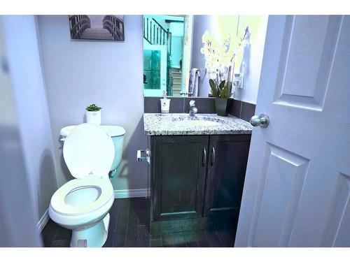 118 Everglen Crescent Sw, Calgary, AB - Indoor Photo Showing Bathroom