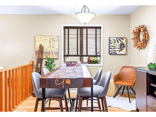 2-614 3Rd Street, Canmore, AB - Indoor Photo Showing Dining Room