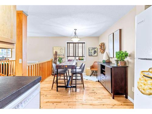 2-614 3Rd Street, Canmore, AB - Indoor Photo Showing Dining Room