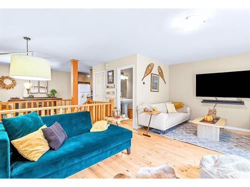 2-614 3Rd Street, Canmore, AB - Indoor Photo Showing Living Room