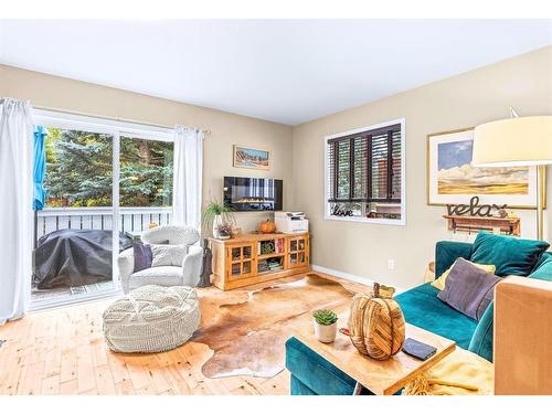 2-614 3Rd Street, Canmore, AB - Indoor Photo Showing Living Room