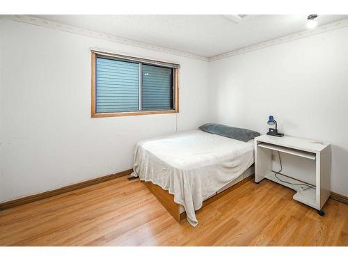 103 Sandstone Way Nw, Calgary, AB - Indoor Photo Showing Bedroom