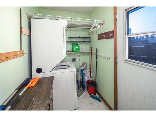 103 Sandstone Way Nw, Calgary, AB - Indoor Photo Showing Laundry Room