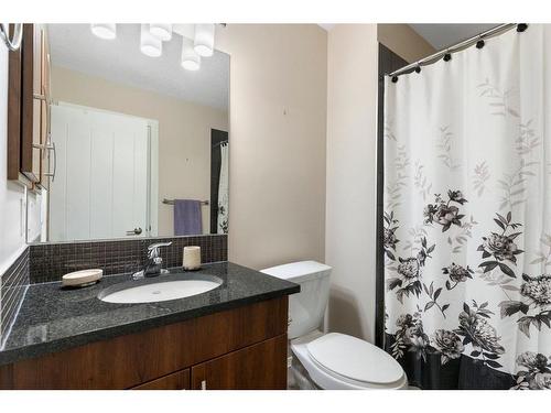 2110-15 Sunset Square, Cochrane, AB - Indoor Photo Showing Bathroom