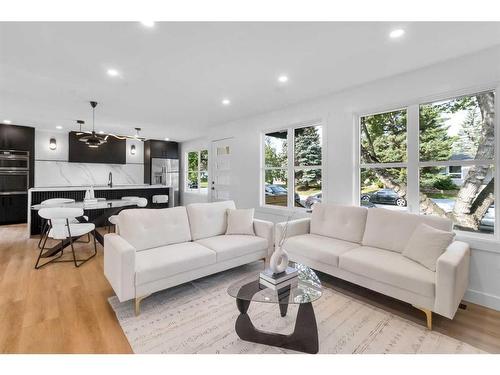 967 Bracewood Rise Sw, Calgary, AB - Indoor Photo Showing Living Room