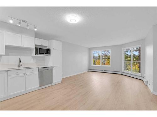 103-7 Somervale View Sw, Calgary, AB - Indoor Photo Showing Kitchen