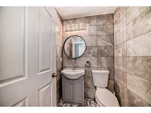 808 Luxstone Square Sw, Airdrie, AB - Indoor Photo Showing Bathroom