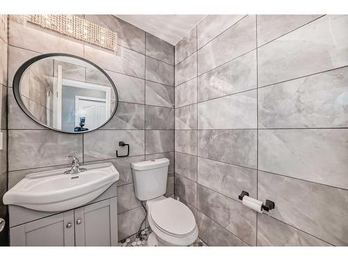 808 Luxstone Square Sw, Airdrie, AB - Indoor Photo Showing Bathroom