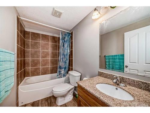 808 Luxstone Square Sw, Airdrie, AB - Indoor Photo Showing Bathroom