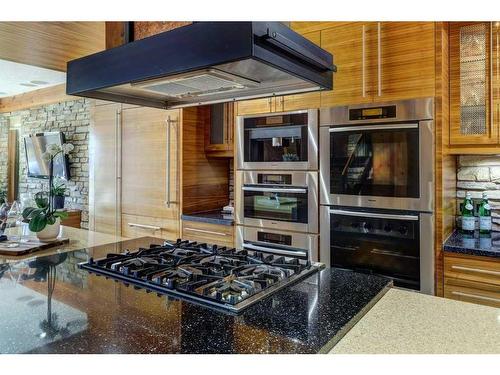 738 Crescent Road Nw, Calgary, AB - Indoor Photo Showing Kitchen