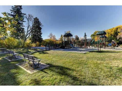 738 Crescent Road Nw, Calgary, AB - Outdoor