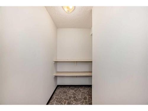 516-9800 Horton Road Sw, Calgary, AB - Indoor