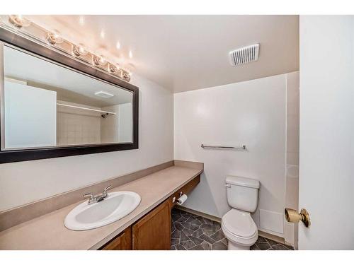 516-9800 Horton Road Sw, Calgary, AB - Indoor Photo Showing Bathroom