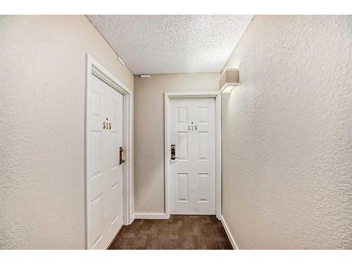 516-9800 Horton Road Sw, Calgary, AB - Indoor Photo Showing Other Room