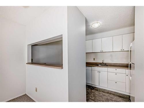 516-9800 Horton Road Sw, Calgary, AB - Indoor