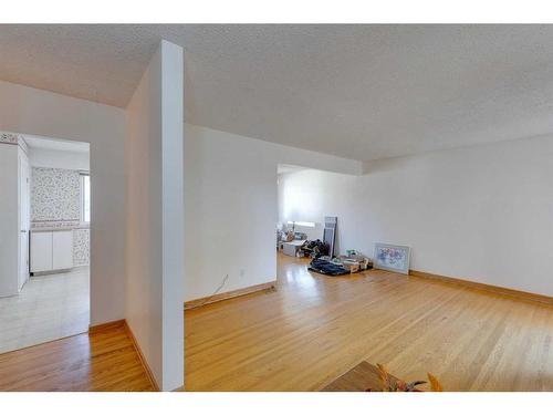 3132 Brentwood Boulevard Nw, Calgary, AB - Indoor