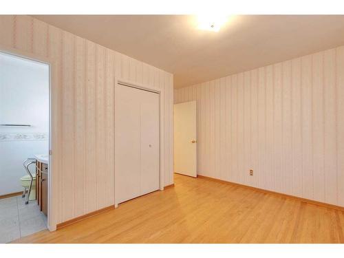 3132 Brentwood Boulevard Nw, Calgary, AB - Indoor Photo Showing Other Room