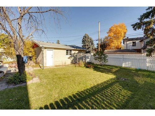 3132 Brentwood Boulevard Nw, Calgary, AB - Outdoor