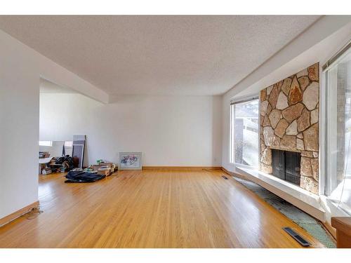 3132 Brentwood Boulevard Nw, Calgary, AB - Indoor Photo Showing Living Room With Fireplace