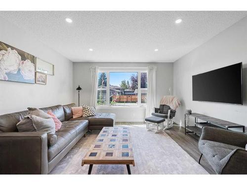 108 Cantrell Drive Sw, Calgary, AB - Indoor Photo Showing Living Room