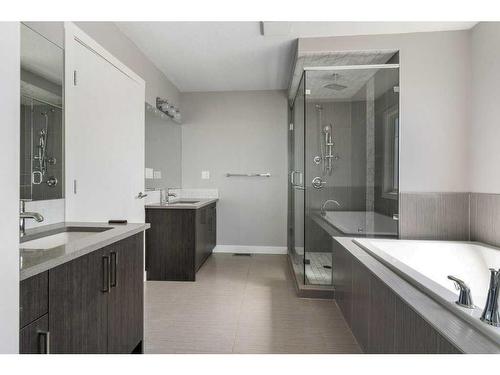 118 Evansmeade Crescent Nw, Calgary, AB - Indoor Photo Showing Bathroom