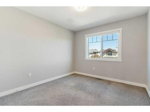 118 Evansmeade Crescent Nw, Calgary, AB - Indoor Photo Showing Other Room