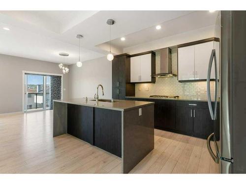 118 Evansmeade Crescent Nw, Calgary, AB - Indoor Photo Showing Kitchen With Upgraded Kitchen