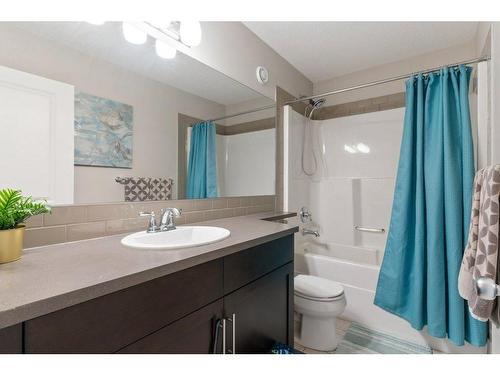 54 Walden Heath Se, Calgary, AB - Indoor Photo Showing Bathroom