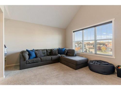 54 Walden Heath Se, Calgary, AB - Indoor Photo Showing Living Room