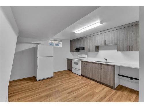 23 Falshire Close Ne, Calgary, AB - Indoor Photo Showing Kitchen